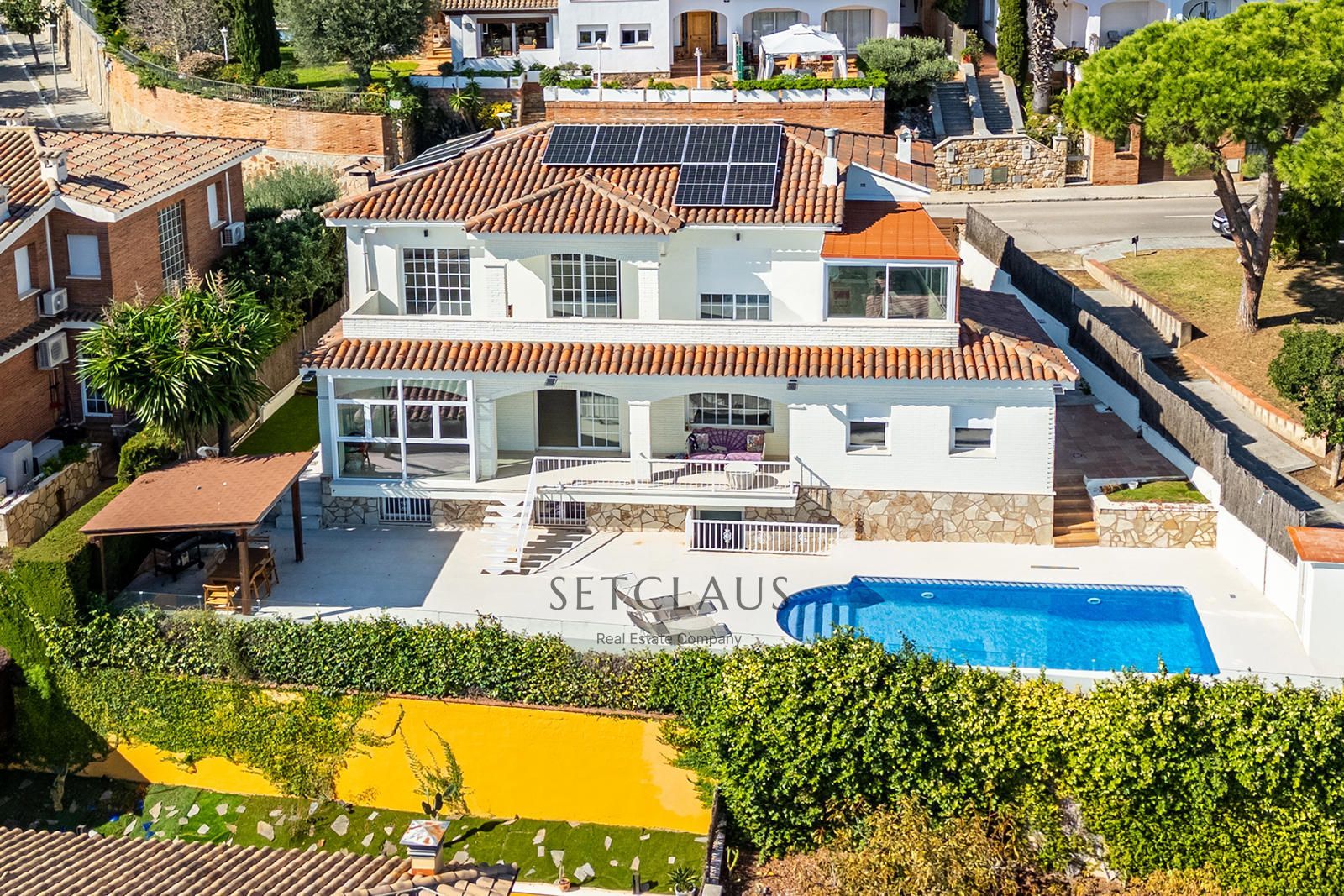 Inmueble Detached villa renovated in 2023 in Premià de Dalt with swimming pool and panoramic sea views foto 1