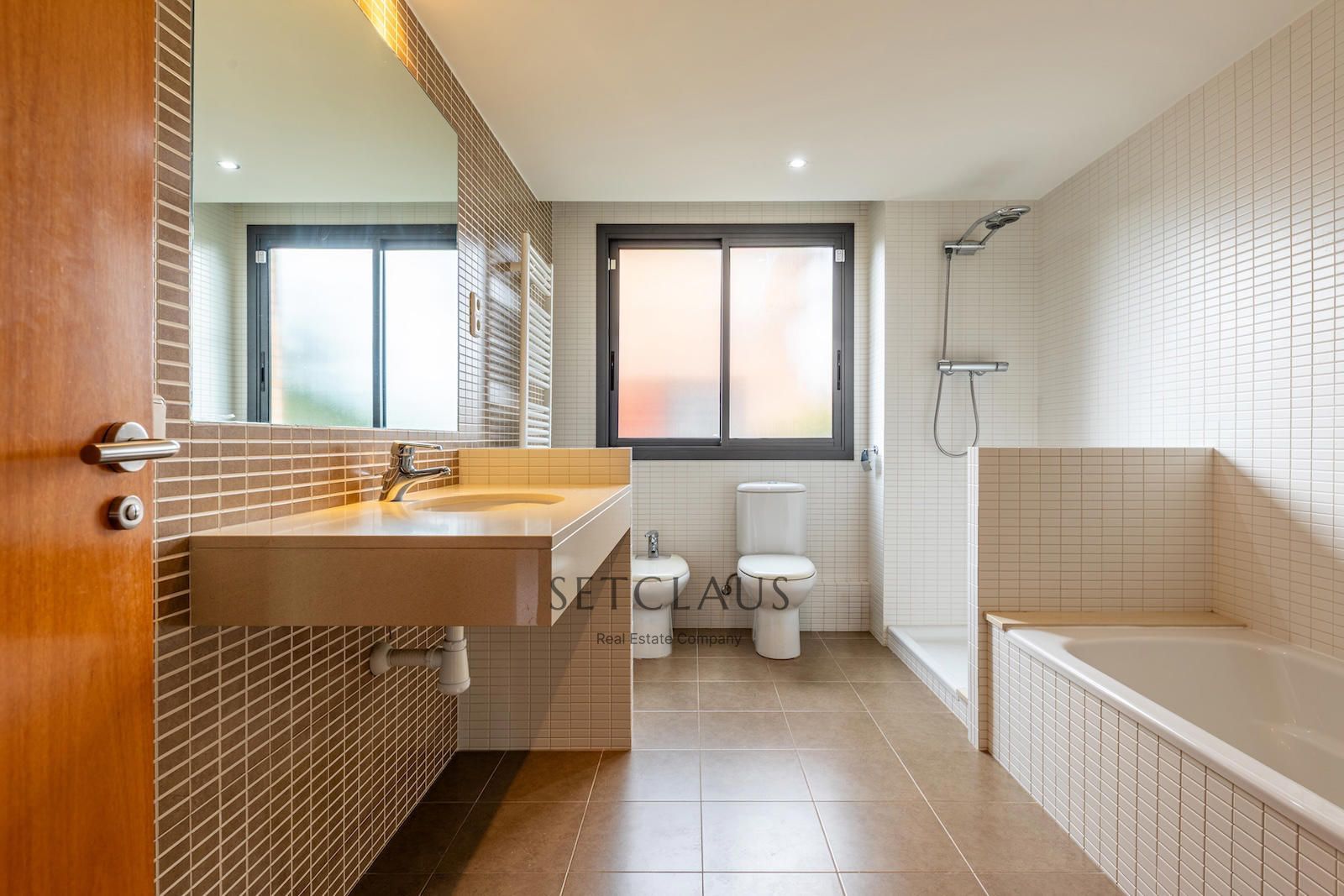 Comprar ALELLA. Espacios amplios, ascensor, y zona comunitaria foto 50