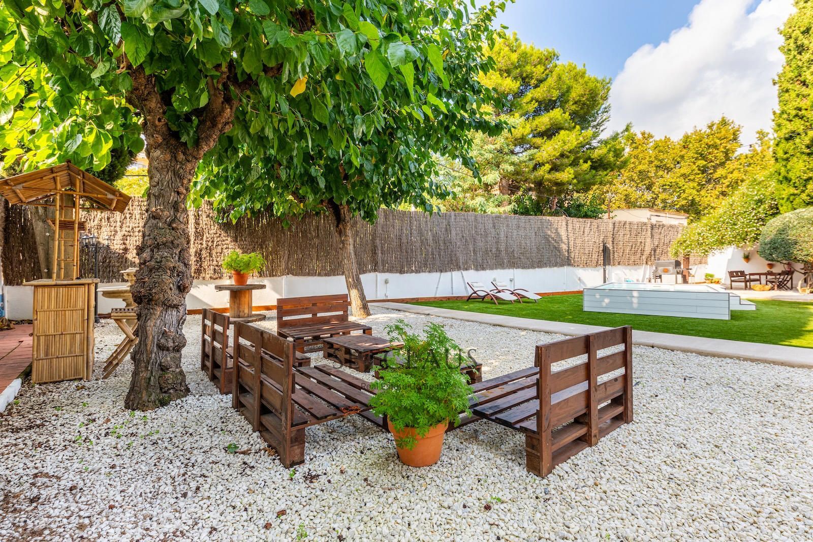 Comprar Renovated 2022 Catalan farmhouse in Tiana with pool and 440 m² garden foto 12