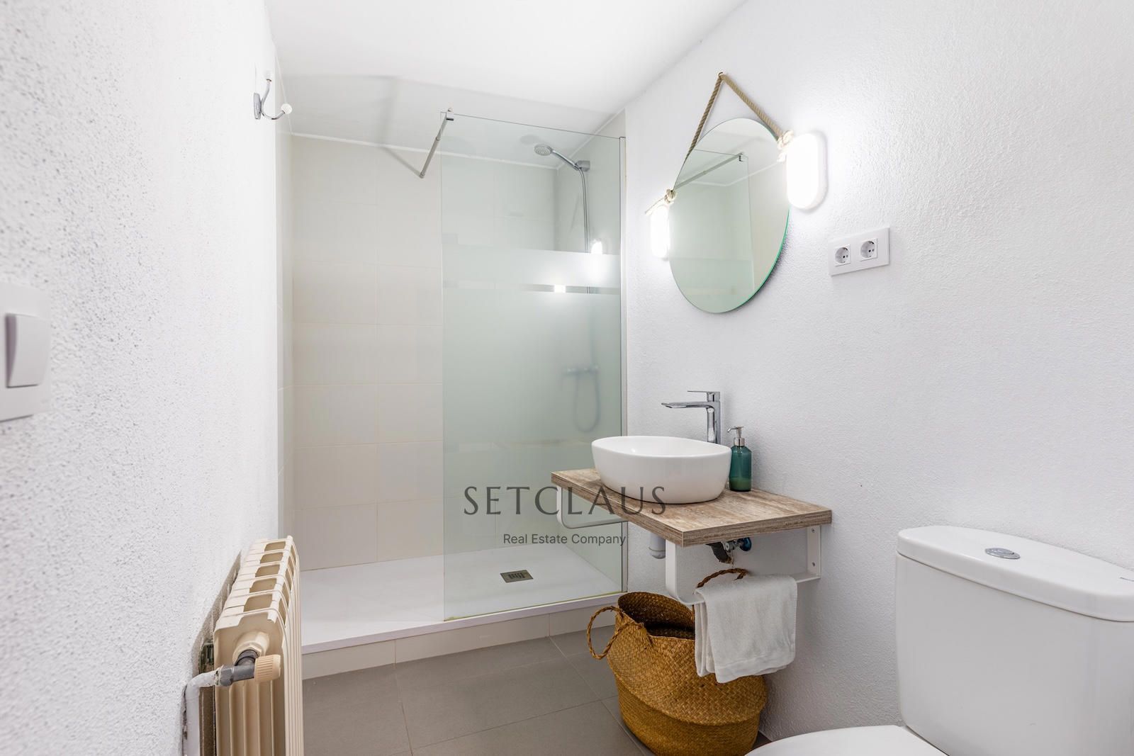 Comprar Renovated 2022 Catalan farmhouse in Tiana with pool and 440 m² garden foto 44