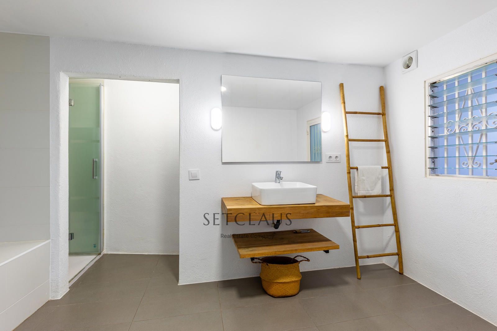 Comprar Renovated 2022 Catalan farmhouse in Tiana with pool and 440 m² garden foto 35