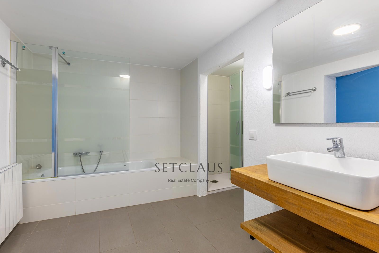 Comprar Renovated 2022 Catalan farmhouse in Tiana with pool and 440 m² garden foto 36