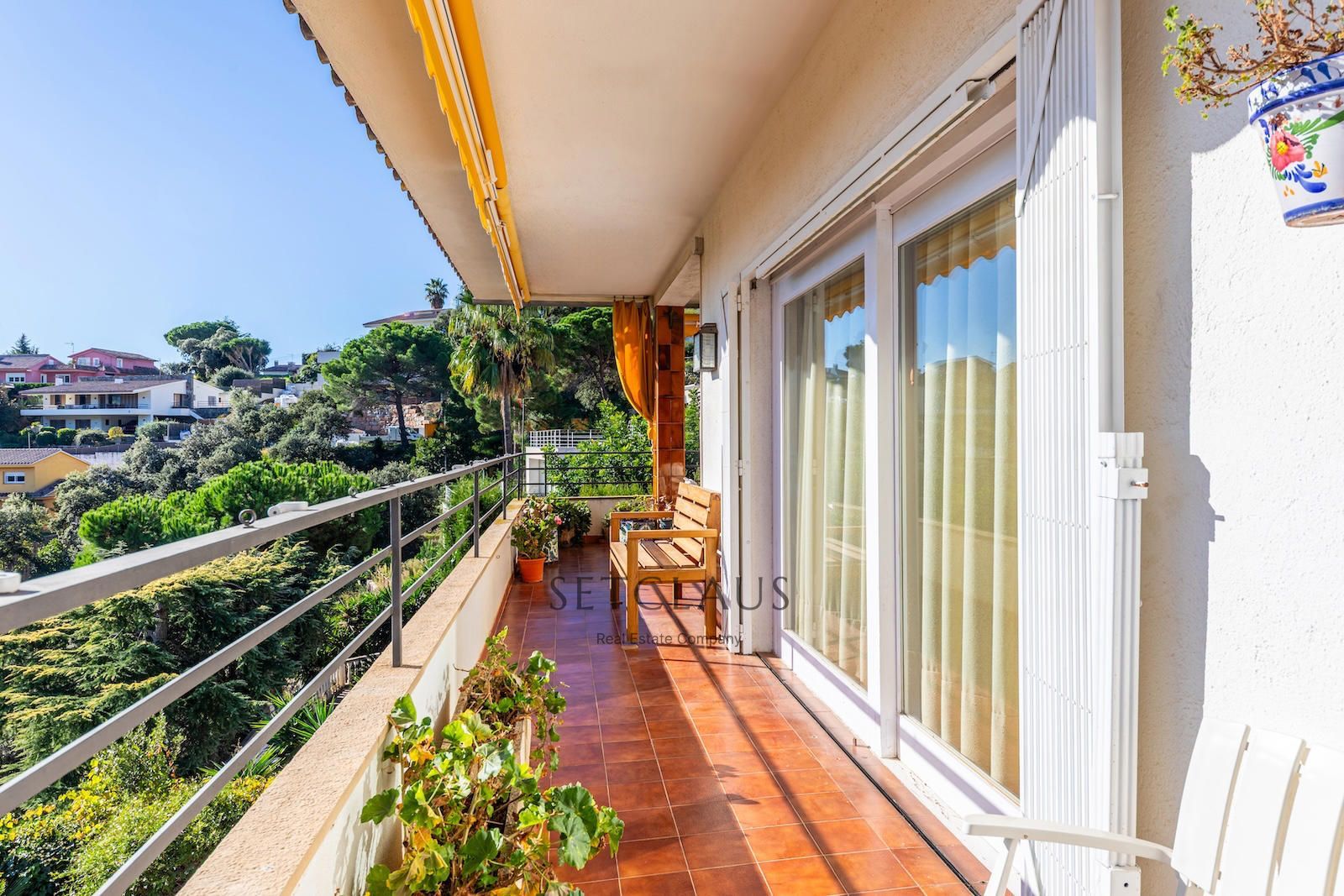 Comprar Chalet independiente en Cabrils con vistas panorámicas al mar y al pueblo foto 5