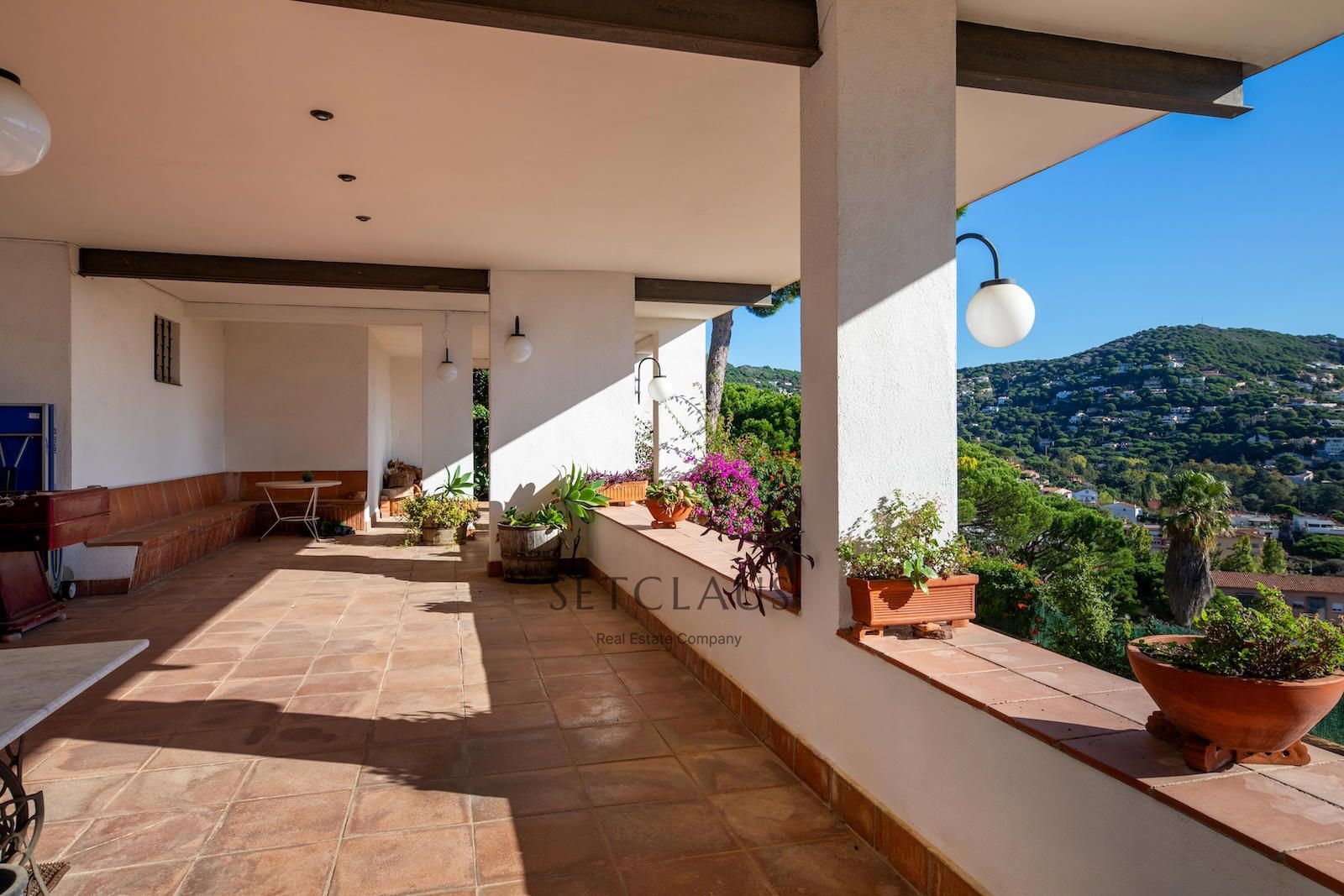 Comprar Chalet independiente en Cabrils con vistas panorámicas al mar y al pueblo foto 19