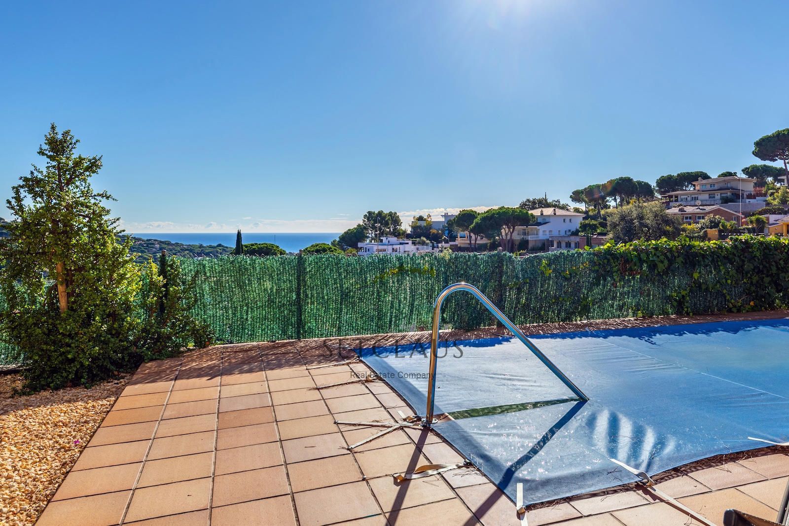 Comprar Chalet independiente en Cabrils con vistas panorámicas al mar y al pueblo foto 10