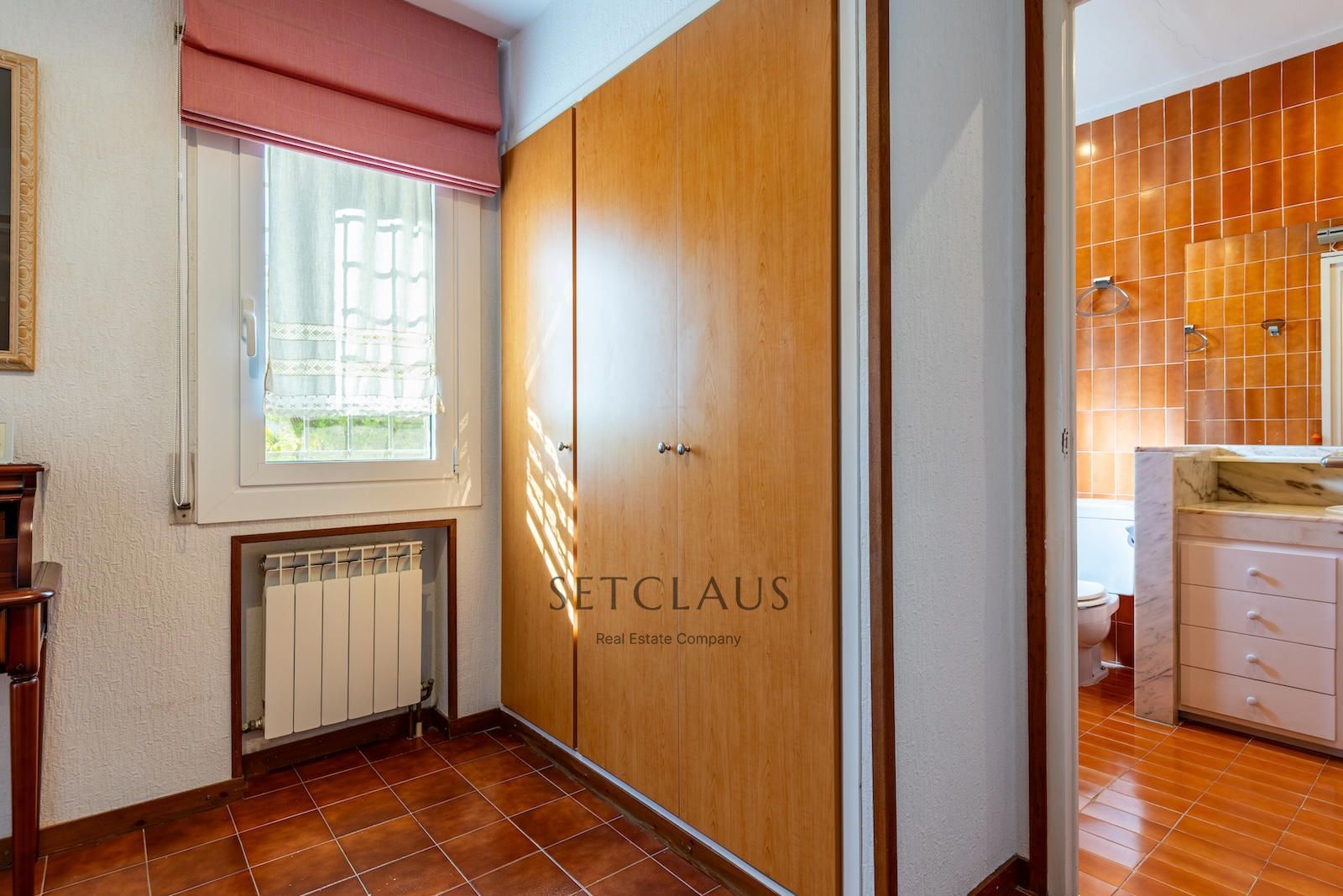 Comprar Chalet independiente en Cabrils con vistas panorámicas al mar y al pueblo foto 33