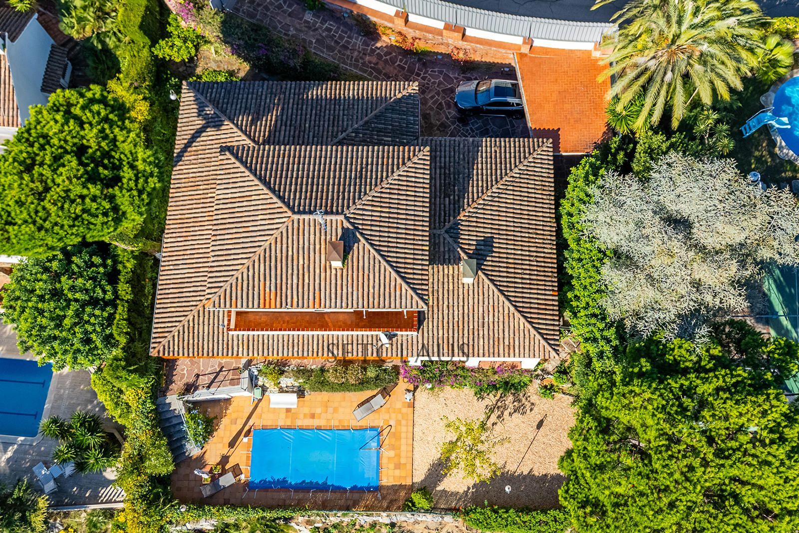 Comprar Chalet independiente en Cabrils con vistas panorámicas al mar y al pueblo foto 8