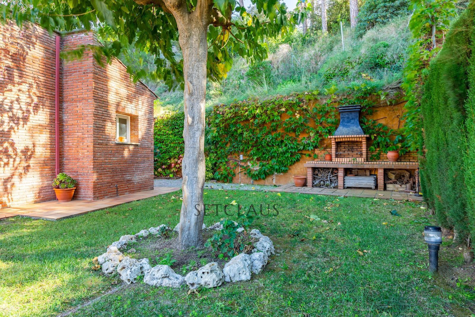 Comprar Chalet independiente en Caldes d’Estrac con piscina y vistas panorámicas a la costa de Barcelona foto 9