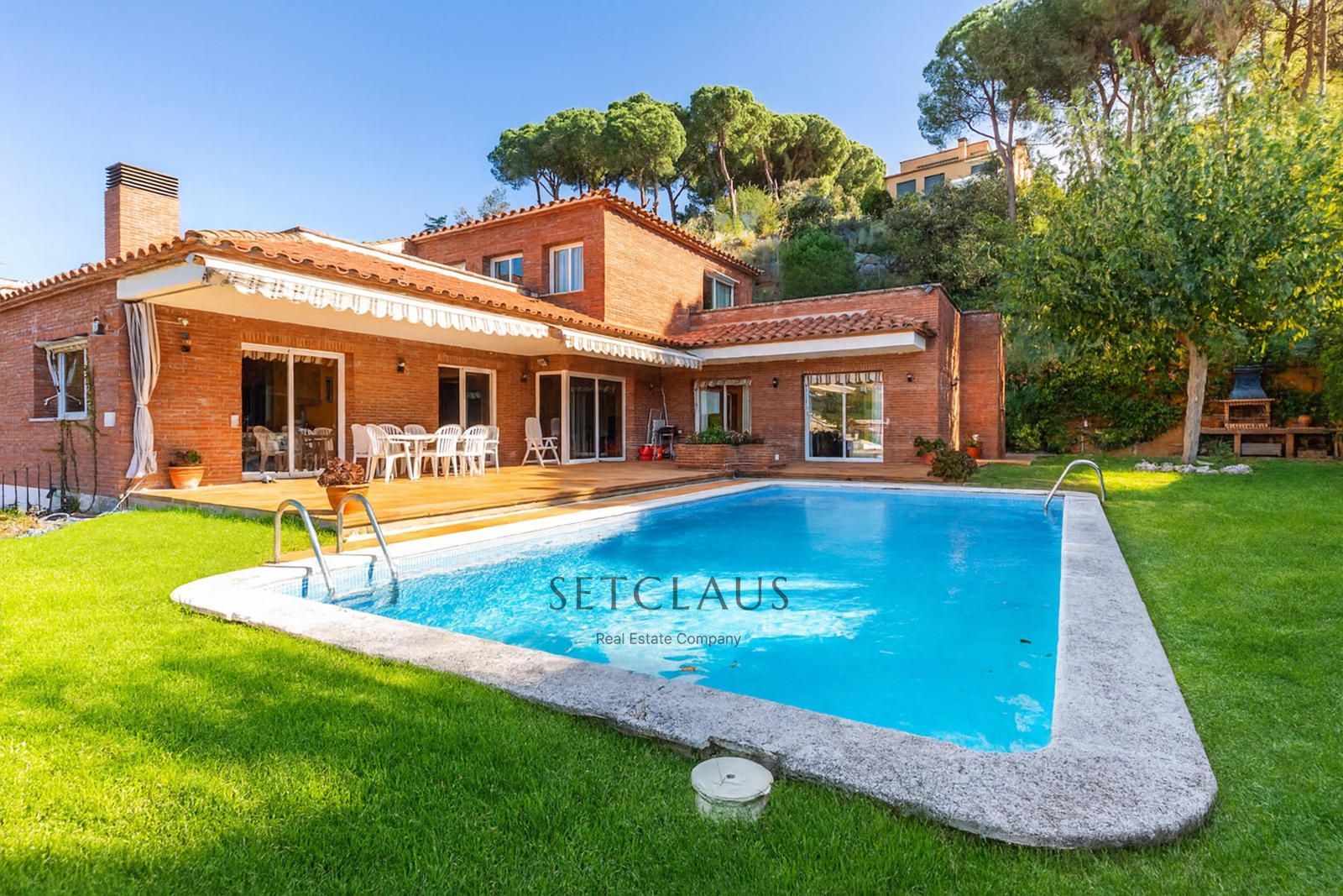 Comprar Chalet independiente en Caldes d’Estrac con piscina y vistas panorámicas a la costa de Barcelona foto 6