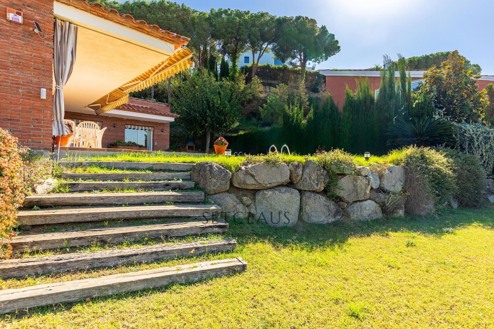 Comprar Chalet independiente en Caldes d’Estrac con piscina y vistas panorámicas a la costa de Barcelona foto 7