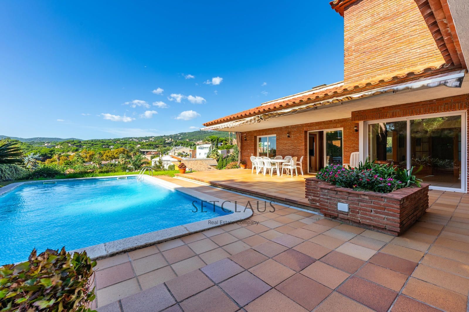 Comprar Chalet independiente en Caldes d’Estrac con piscina y vistas panorámicas a la costa de Barcelona foto 5