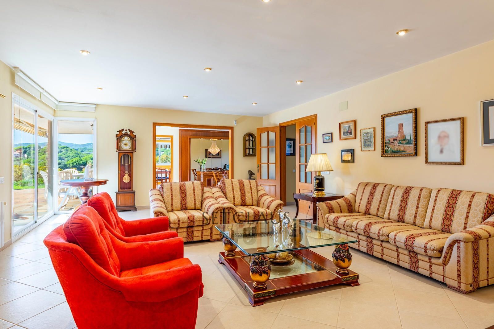 Comprar Chalet independiente en Caldes d’Estrac con piscina y vistas panorámicas a la costa de Barcelona foto 12