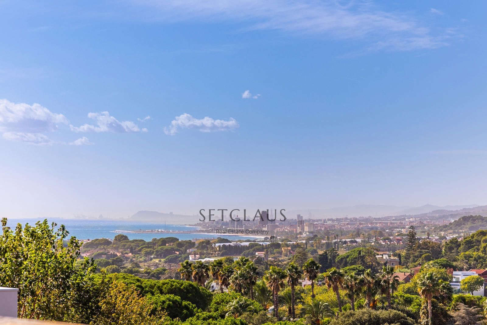 Comprar Chalet independiente en Caldes d’Estrac con piscina y vistas panorámicas a la costa de Barcelona foto 3