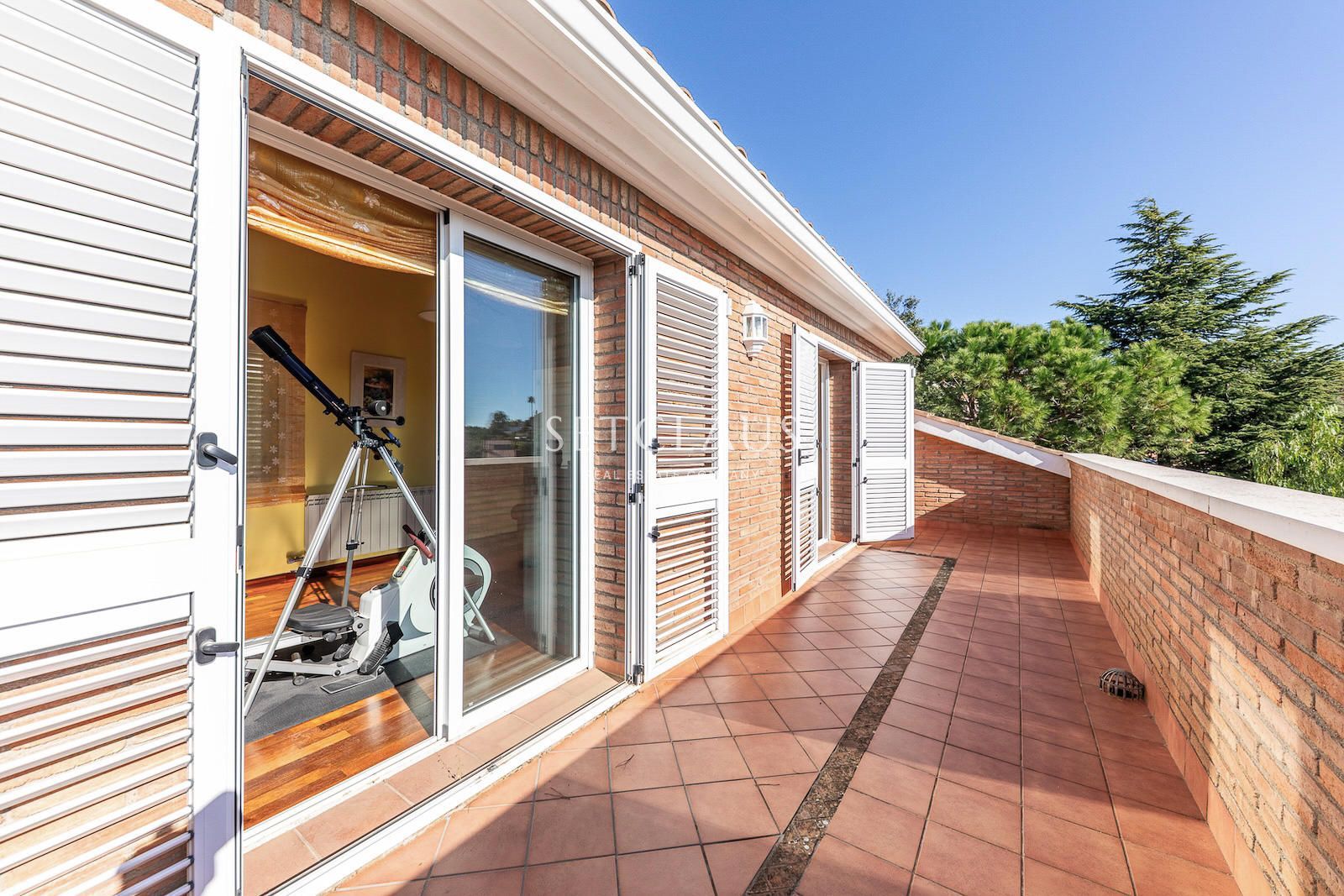 Comprar Amplio chalet con mucha luz y vistas al mar, con 6 habitaciones. foto 51