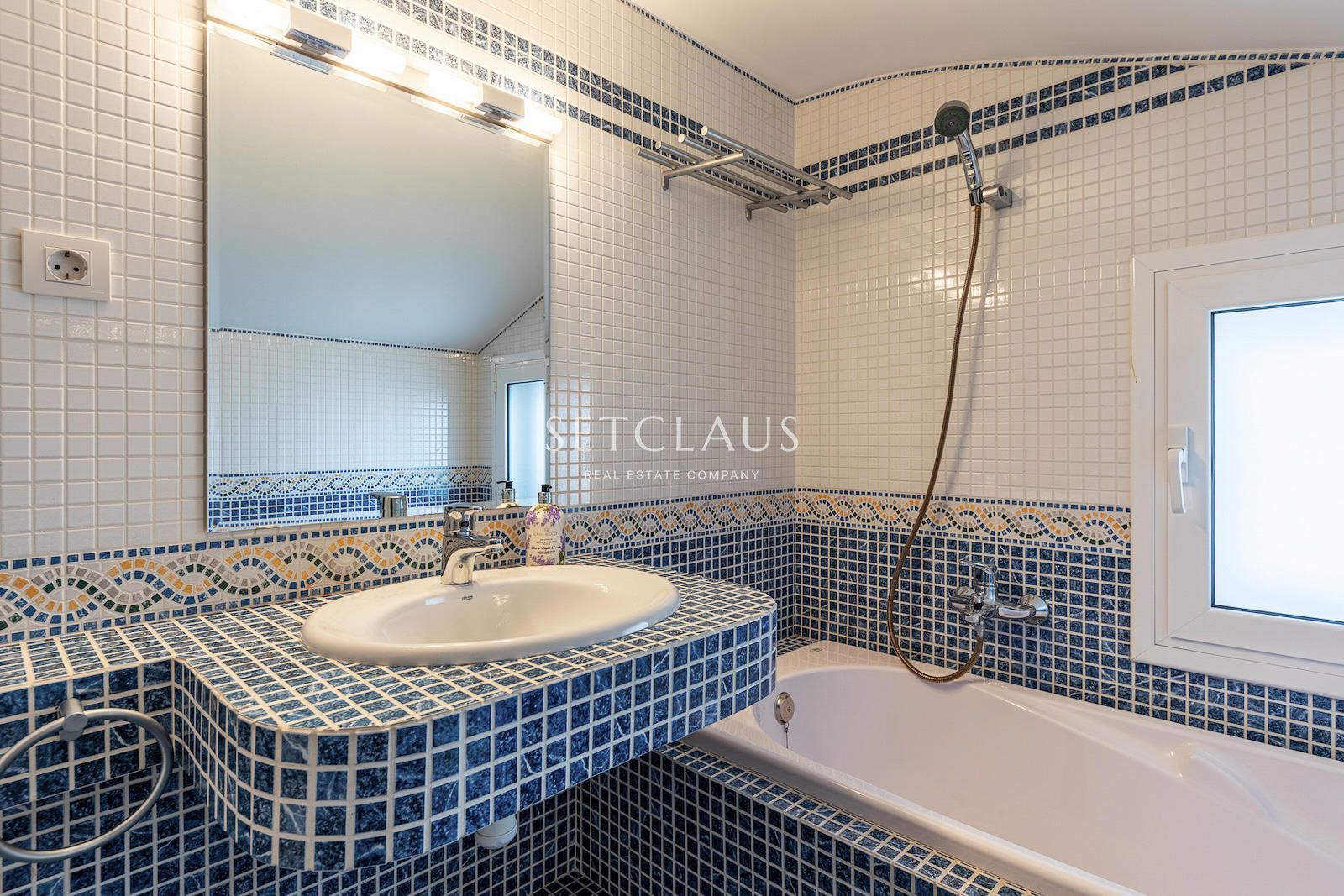 Comprar Amplio chalet con mucha luz y vistas al mar, con 6 habitaciones. foto 54