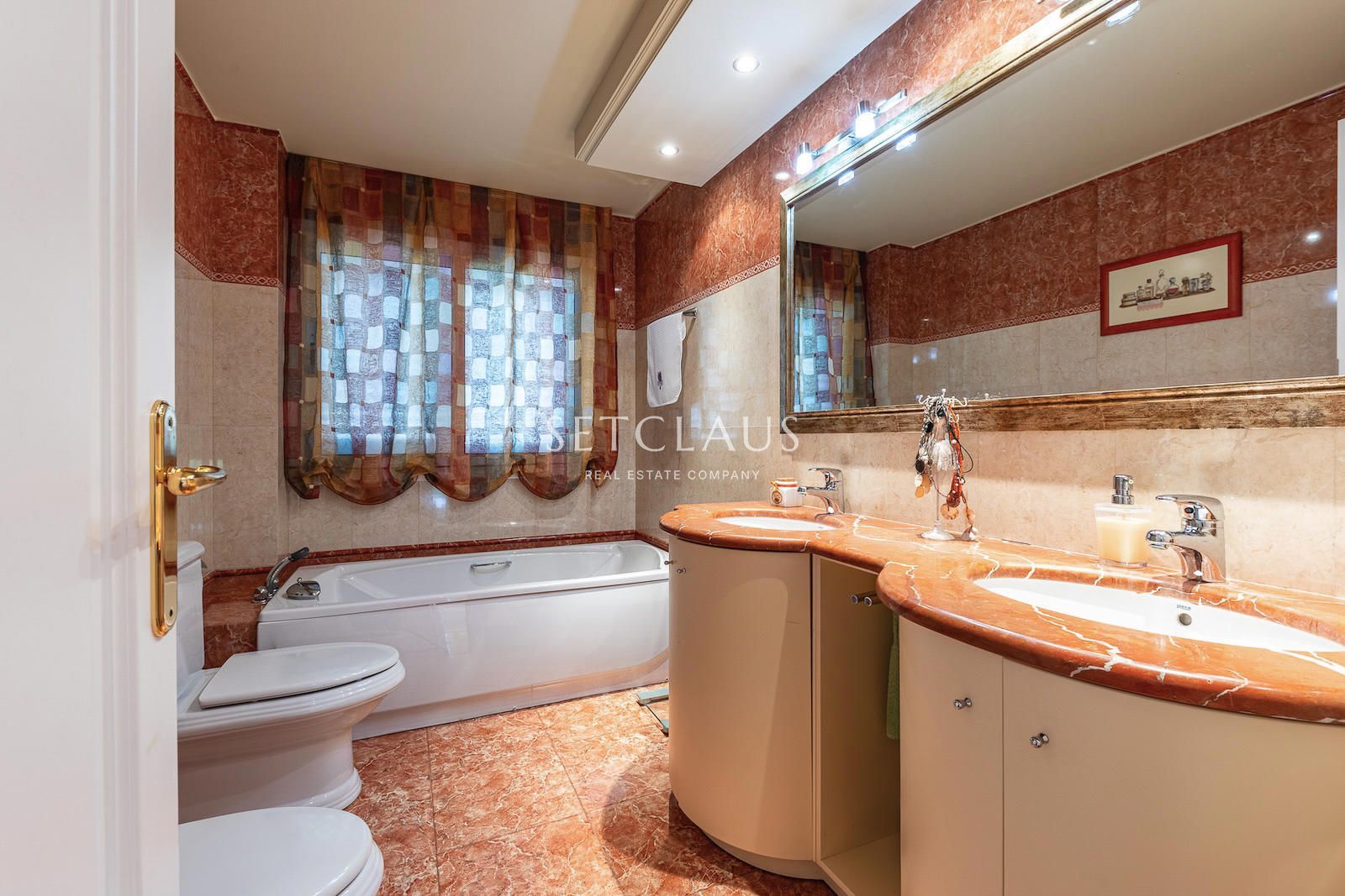 Comprar Amplio chalet con mucha luz y vistas al mar, con 6 habitaciones. foto 34