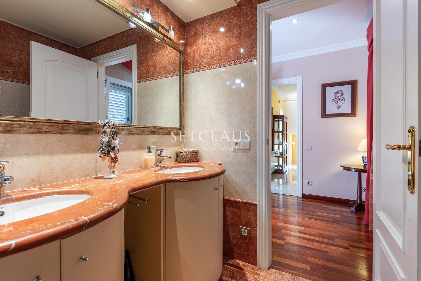 Comprar Amplio chalet con mucha luz y vistas al mar, con 6 habitaciones. foto 33