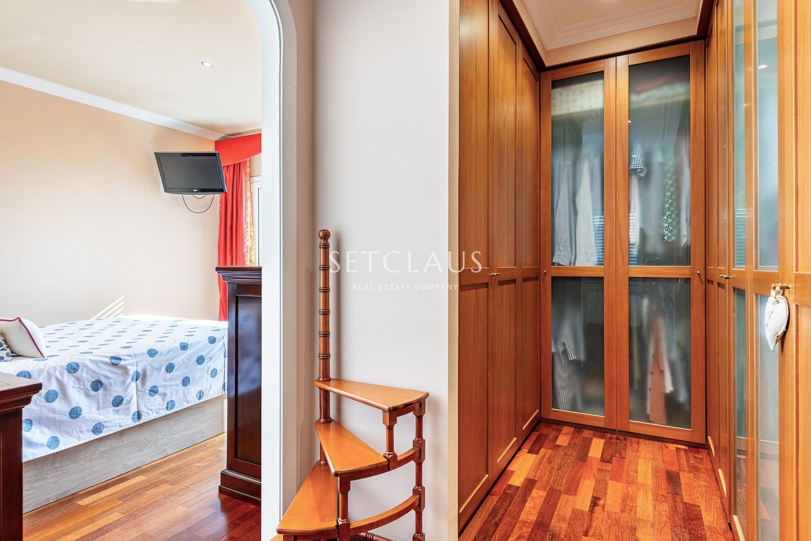 Comprar Amplio chalet con mucha luz y vistas al mar, con 6 habitaciones. foto 30