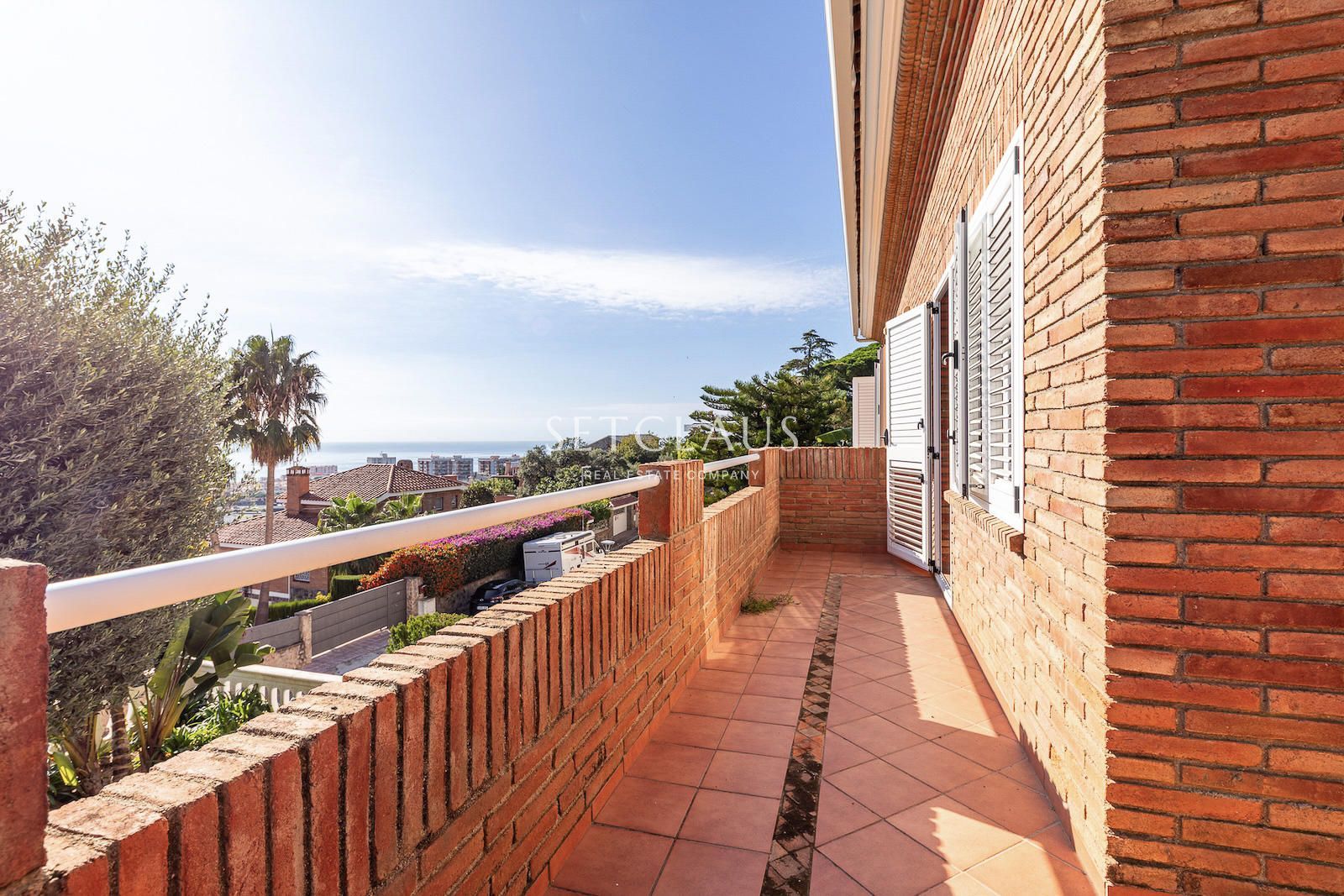 Comprar Amplio chalet con mucha luz y vistas al mar, con 6 habitaciones. foto 41