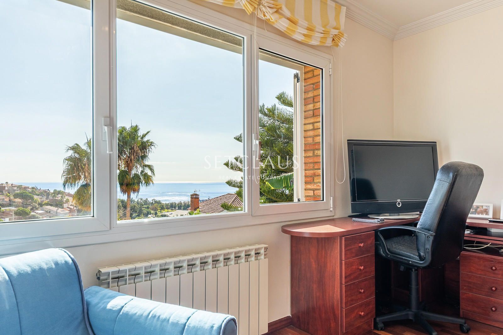 Comprar Amplio chalet con mucha luz y vistas al mar, con 6 habitaciones. foto 45