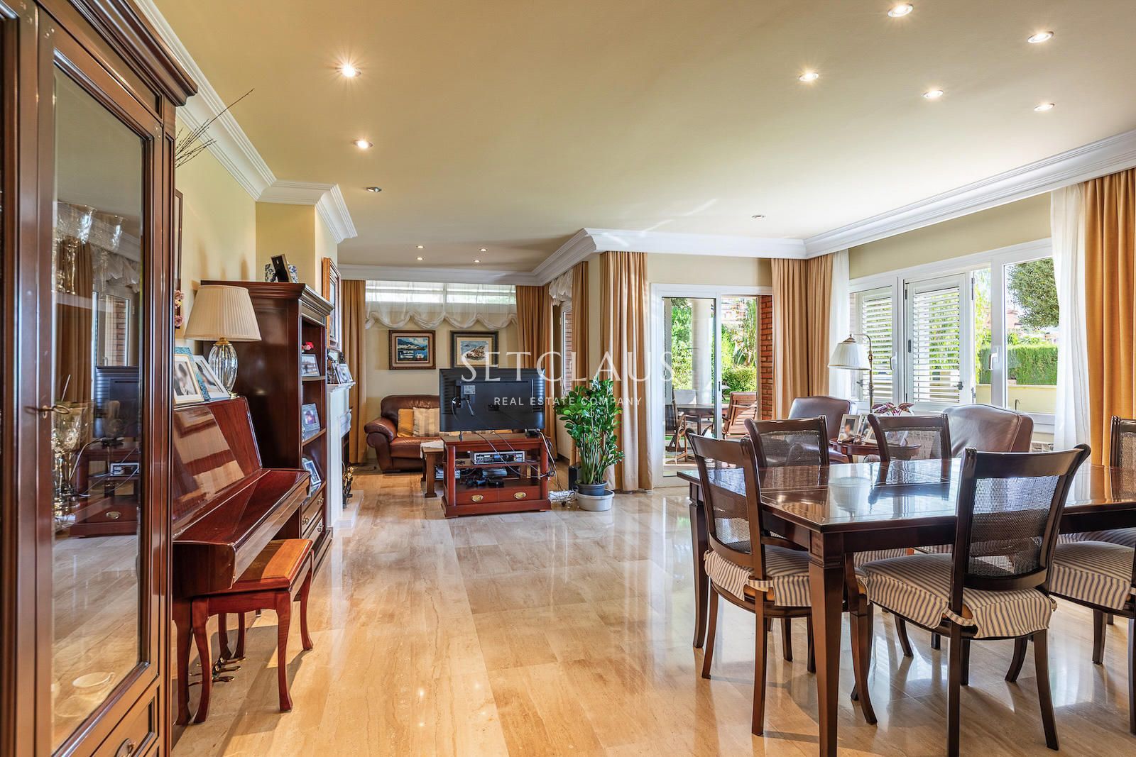 Comprar Amplio chalet con mucha luz y vistas al mar, con 6 habitaciones. foto 15
