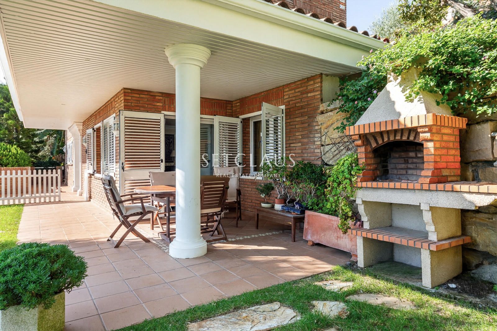 Comprar Amplio chalet con mucha luz y vistas al mar, con 6 habitaciones. foto 9