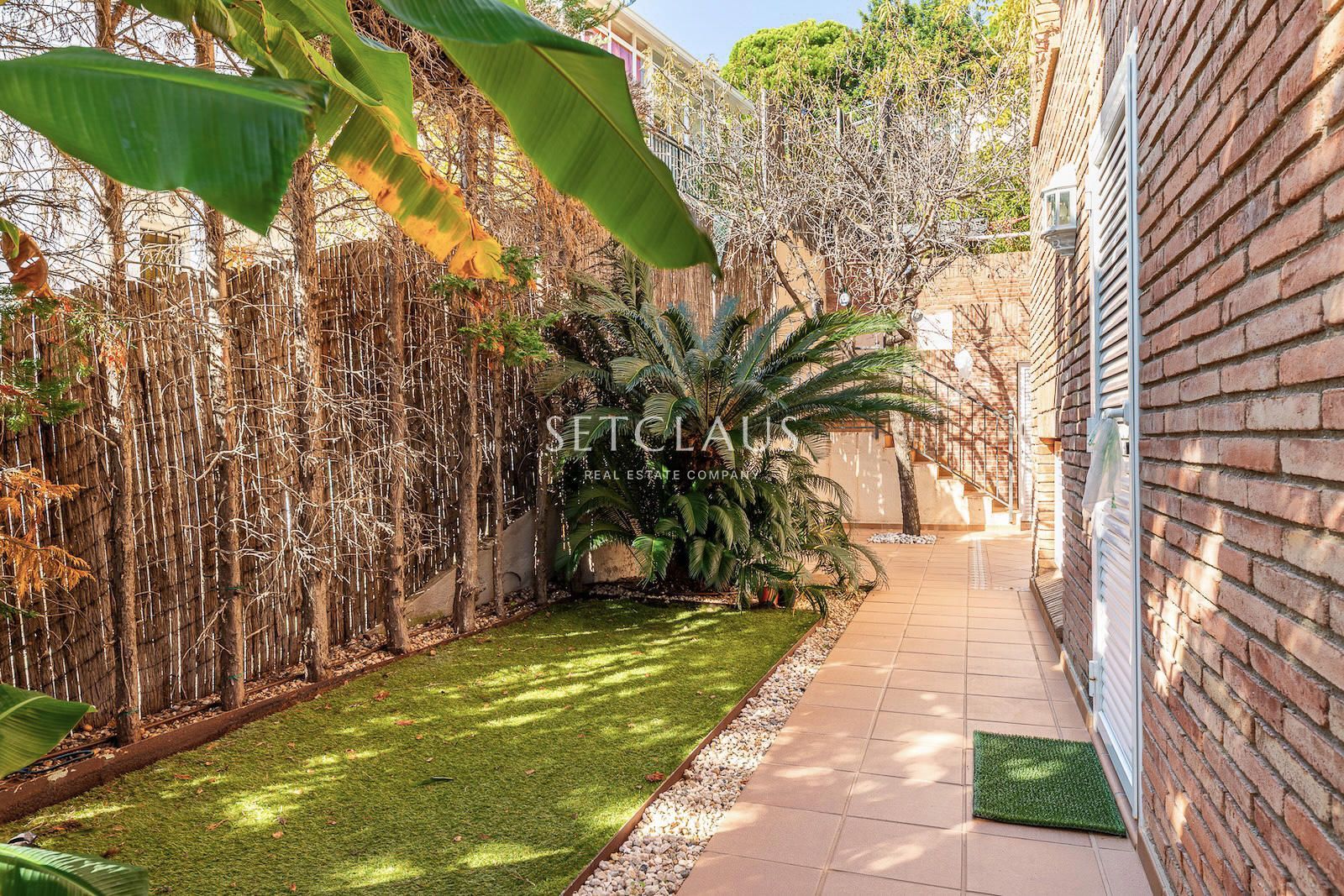 Comprar Amplio chalet con mucha luz y vistas al mar, con 6 habitaciones. foto 47