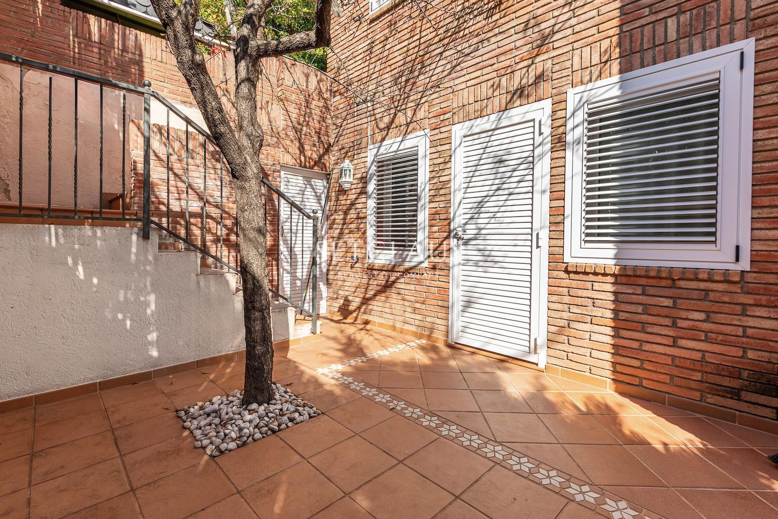 Comprar Amplio chalet con mucha luz y vistas al mar, con 6 habitaciones. foto 65