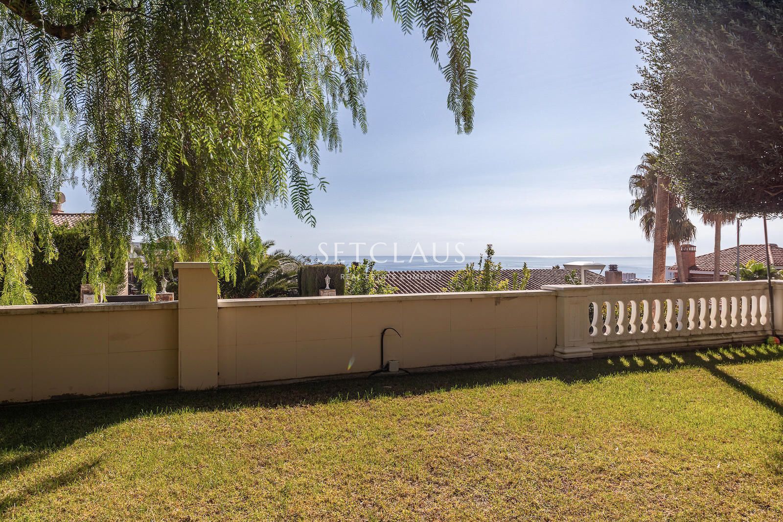 Comprar Amplio chalet con mucha luz y vistas al mar, con 6 habitaciones. foto 3