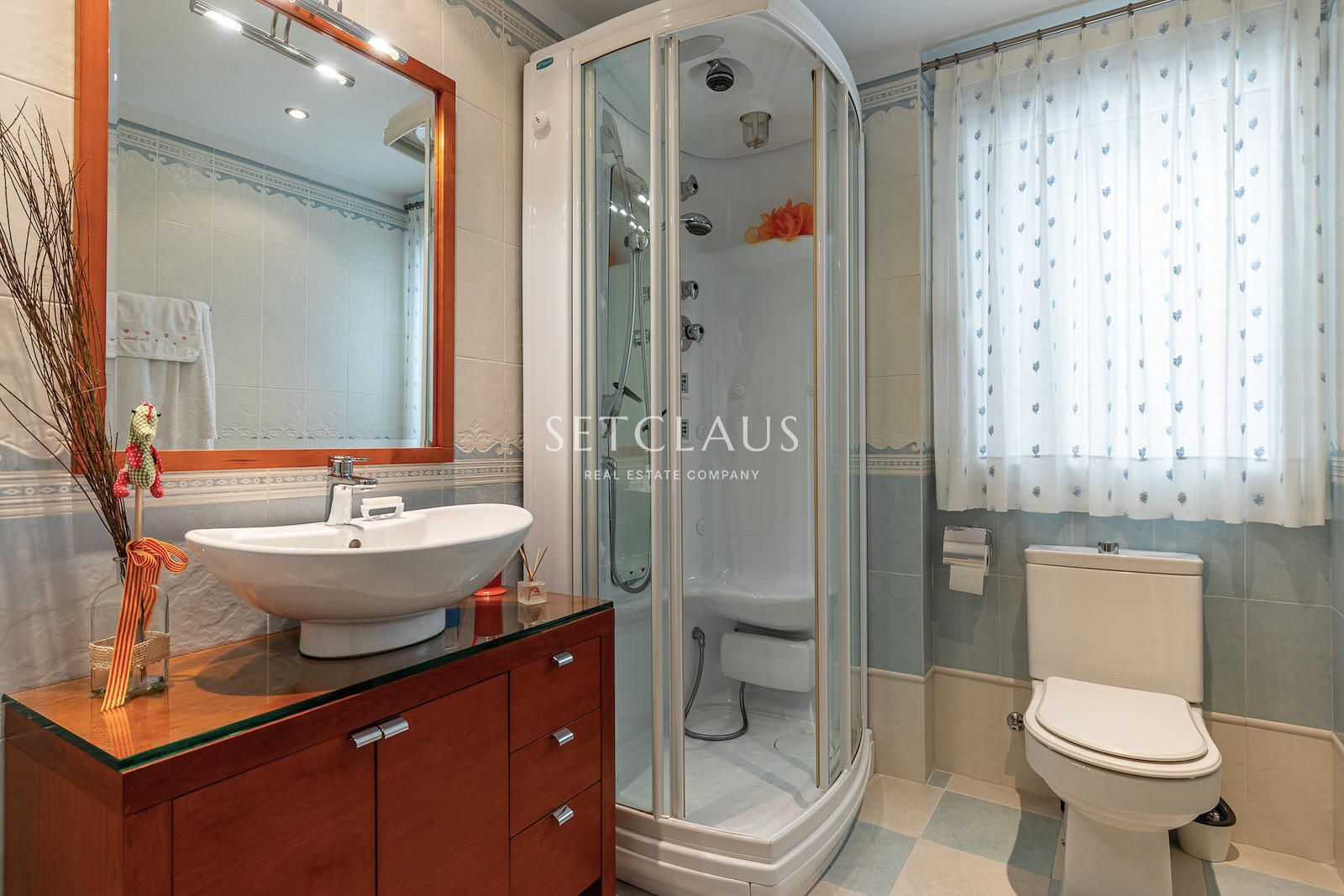 Comprar Amplio chalet con mucha luz y vistas al mar, con 6 habitaciones. foto 59