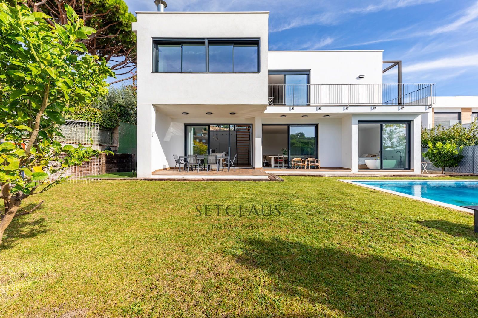 Comprar Chalet independiente con piscina y vistas panorámicas en Premià de Dalt foto 10