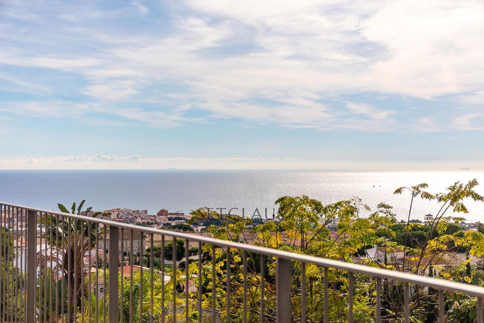 Comprar Chalet independiente con piscina y vistas panorámicas en Premià de Dalt foto 2