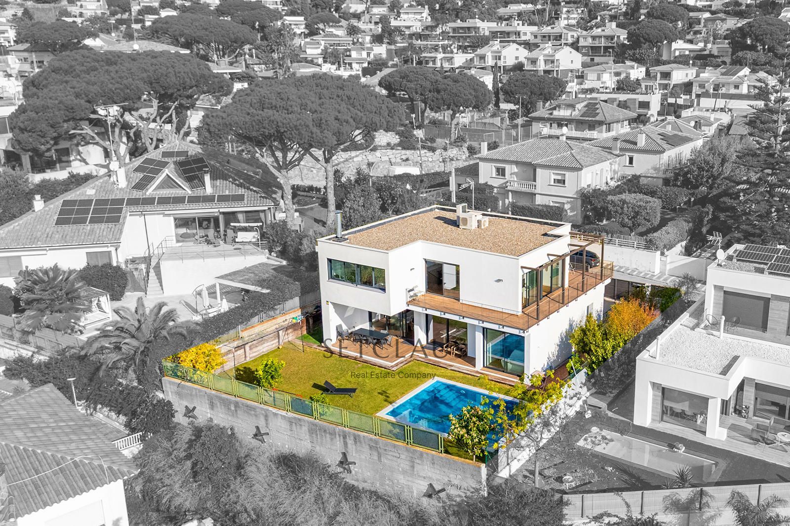 Comprar Chalet independiente con piscina y vistas panorámicas en Premià de Dalt foto 7