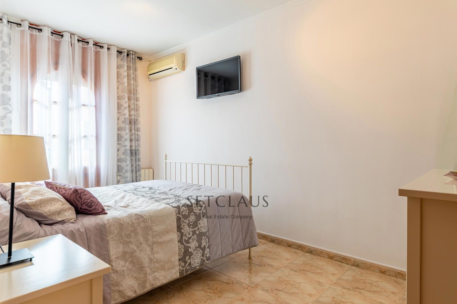 Comprar Casa céntrica con terraza y buhardilla en Premià de Mar foto 17