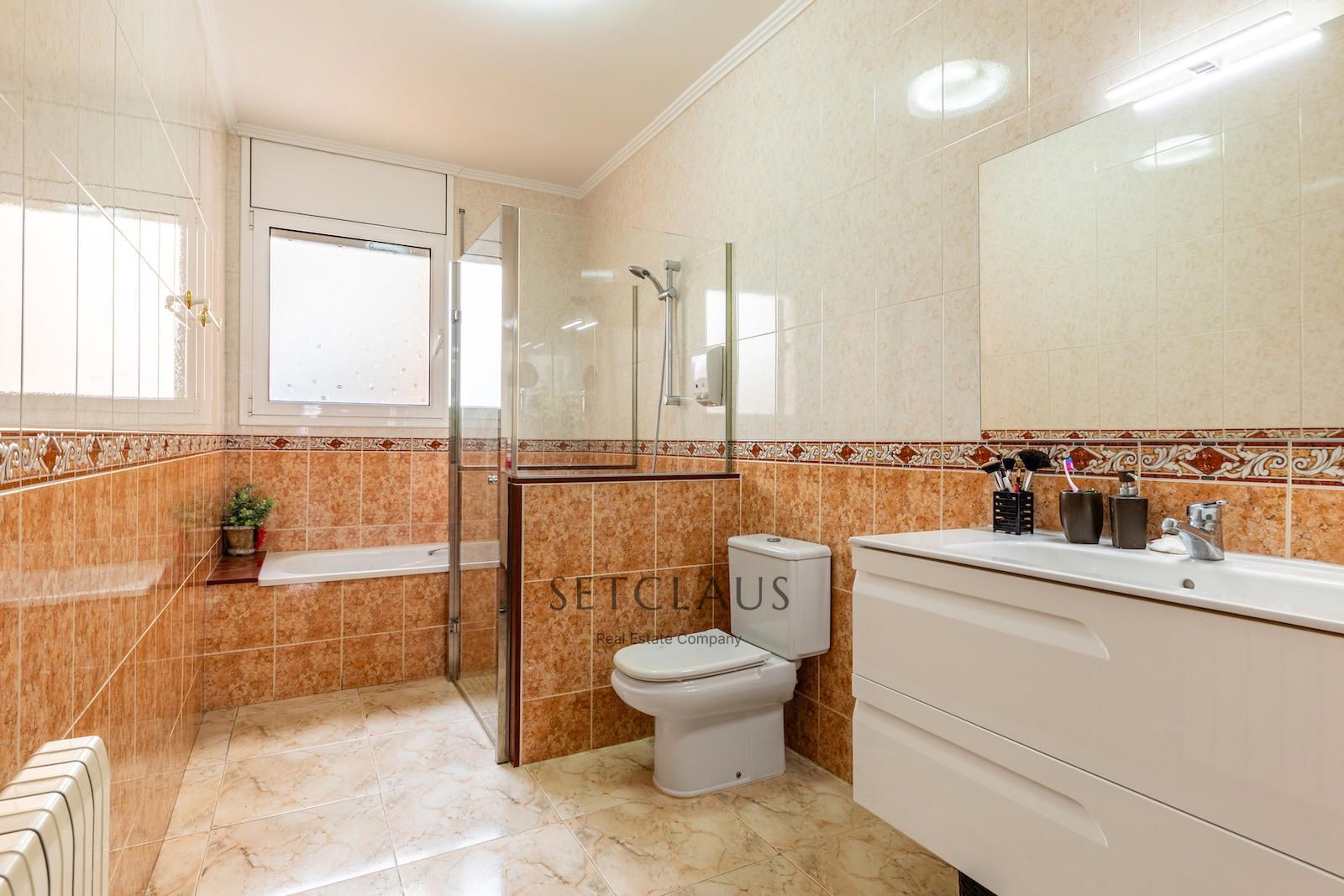 Comprar Casa céntrica con terraza y buhardilla en Premià de Mar foto 23