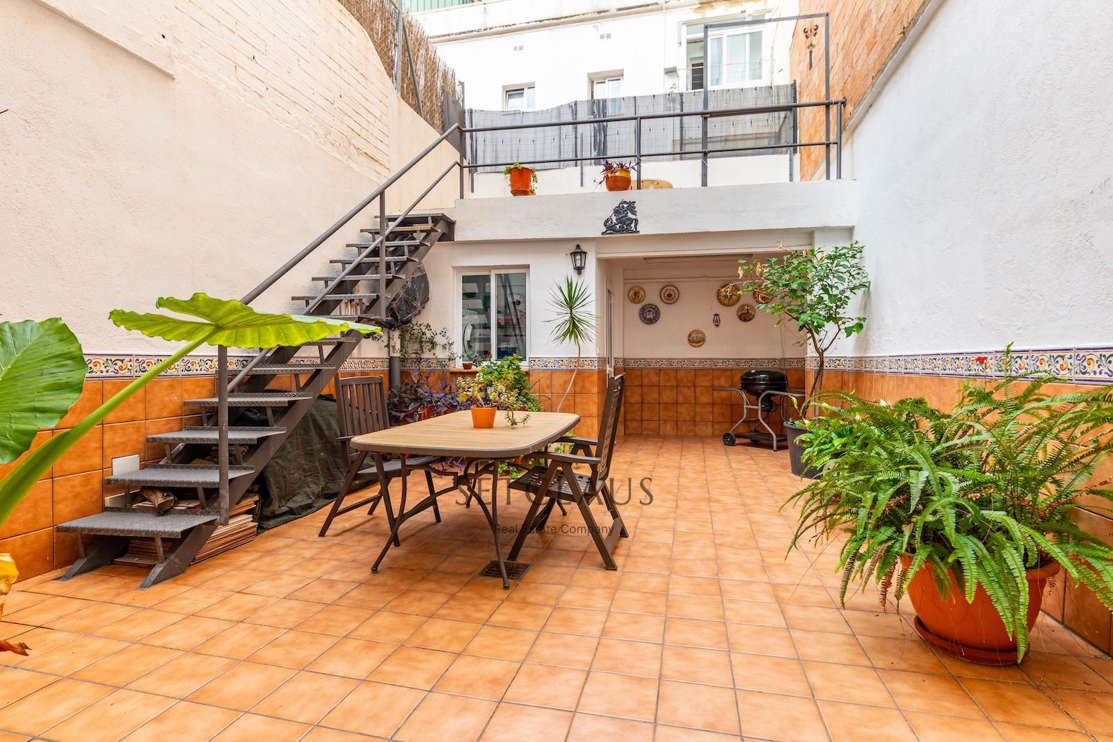 Comprar Casa céntrica con terraza y buhardilla en Premià de Mar foto 12