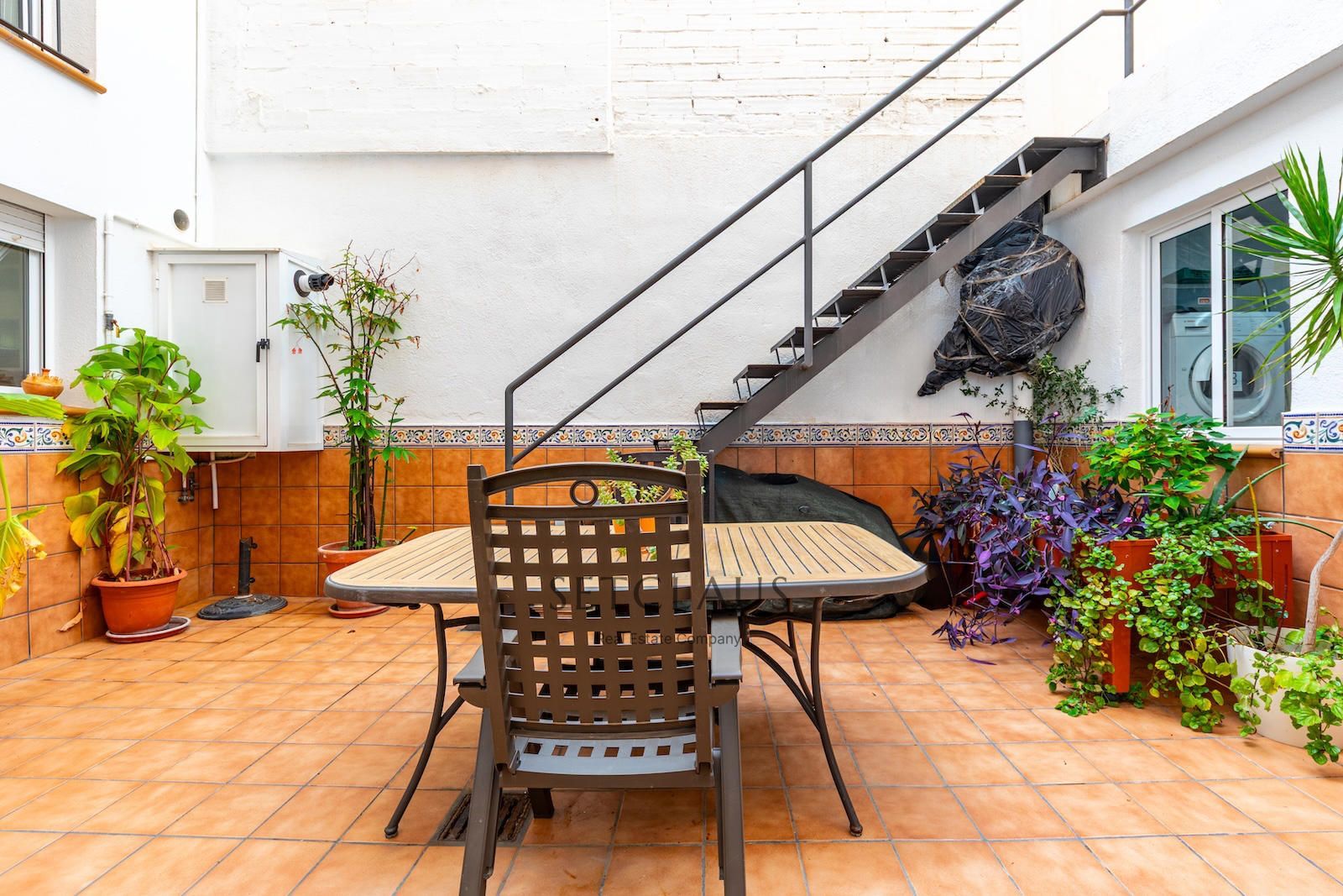 Comprar Casa céntrica con terraza y buhardilla en Premià de Mar foto 13