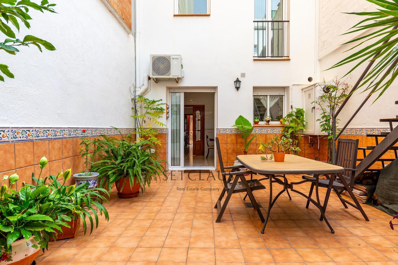 Comprar Casa céntrica con terraza y buhardilla en Premià de Mar foto 14