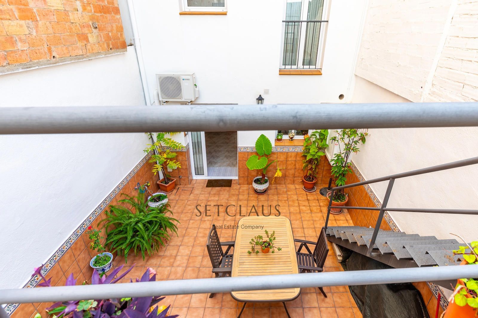 Comprar Casa céntrica con terraza y buhardilla en Premià de Mar foto 16