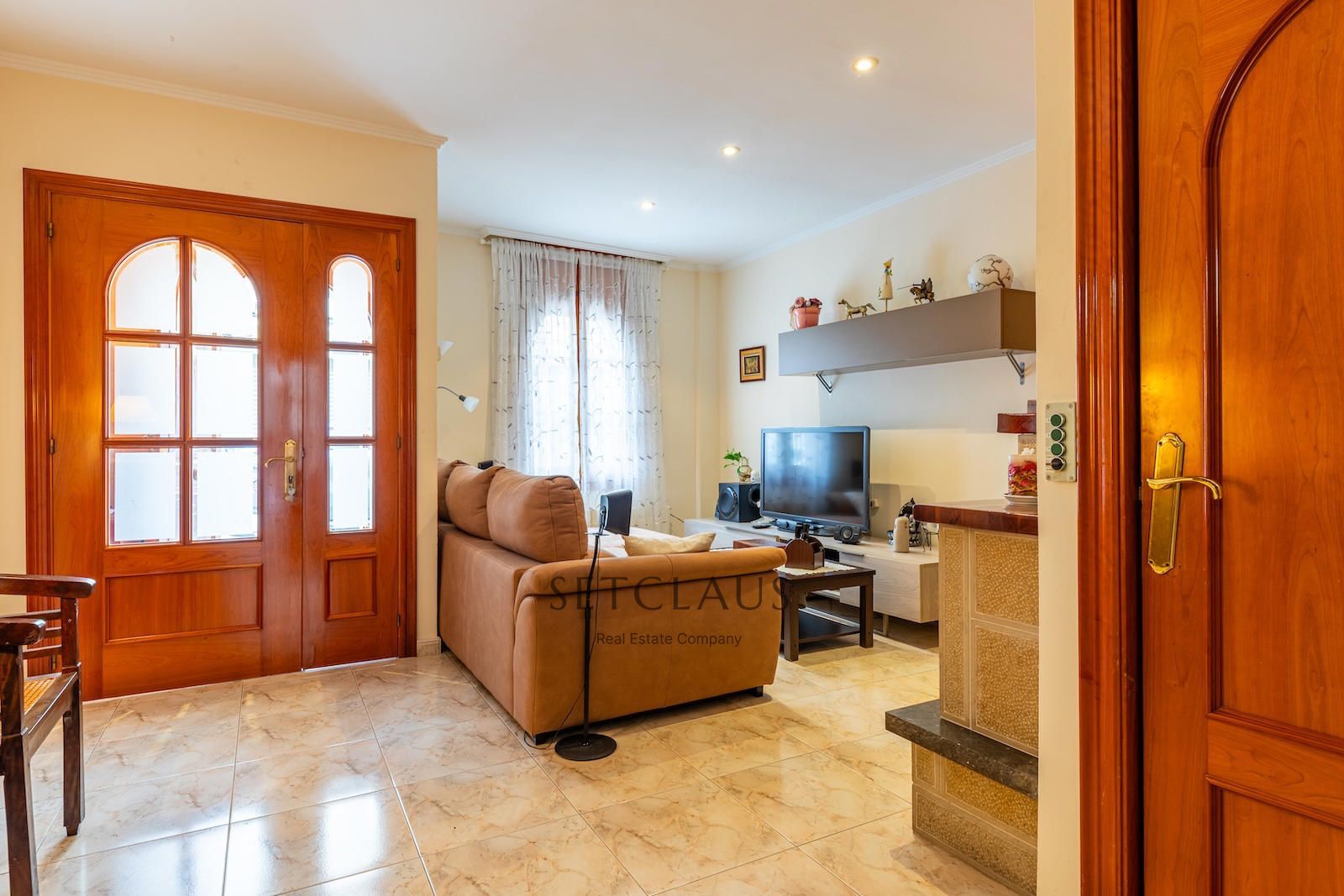 Comprar Casa céntrica con terraza y buhardilla en Premià de Mar foto 7