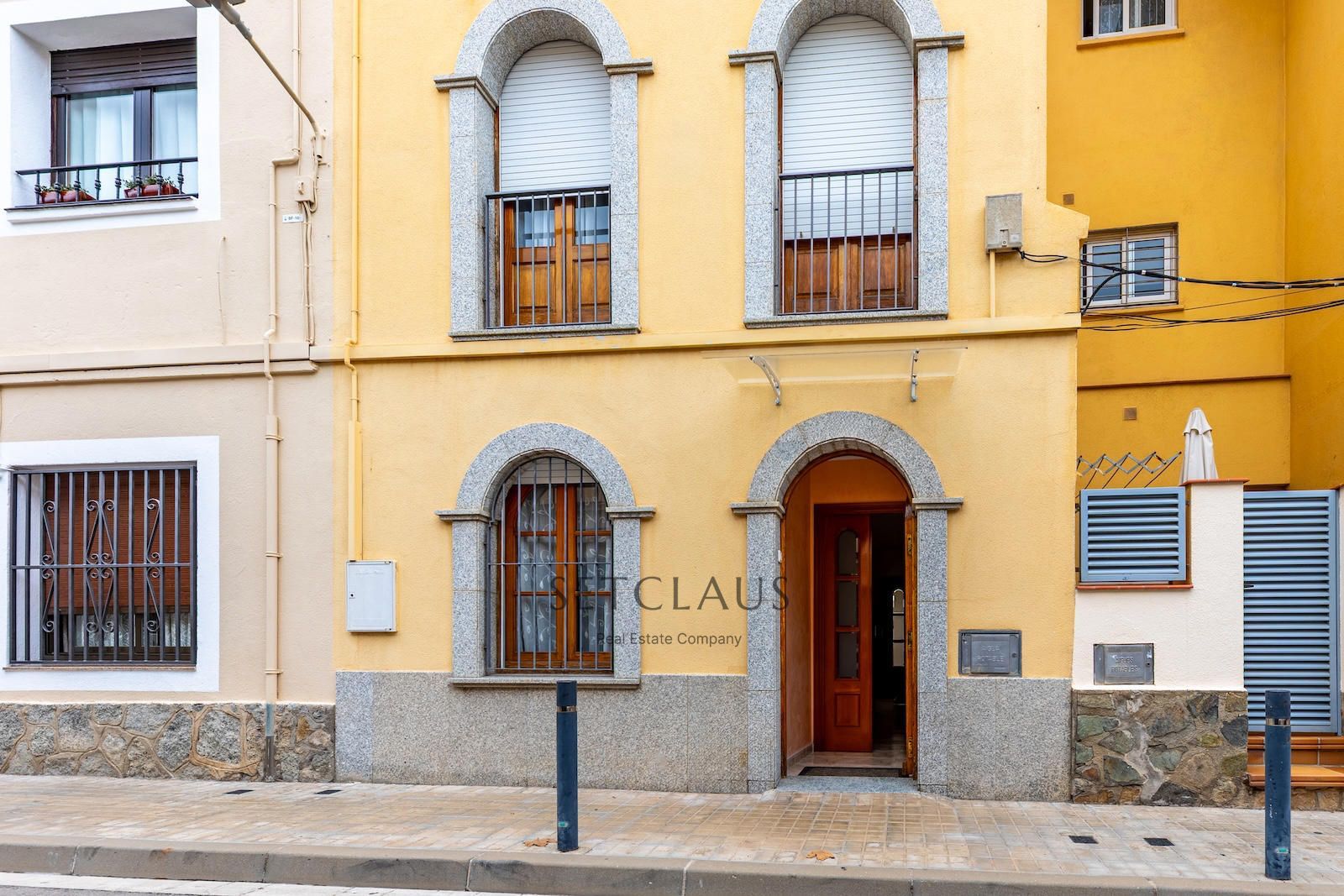 Comprar Casa céntrica con terraza y buhardilla en Premià de Mar foto 34