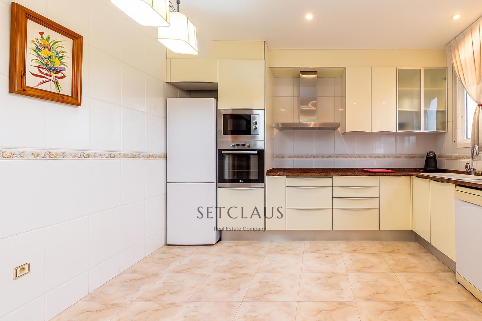 Comprar Casa céntrica con terraza y buhardilla en Premià de Mar foto 9