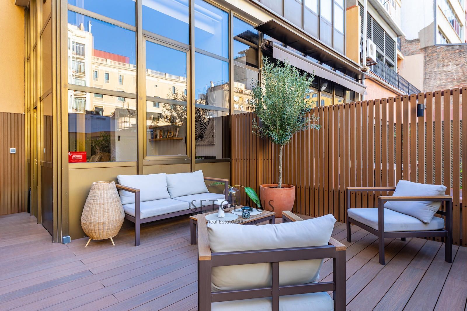 Comprar Principal modernista reformado con gran terraza en pleno Quadrat d’Or (Eixample Derecho) foto 5