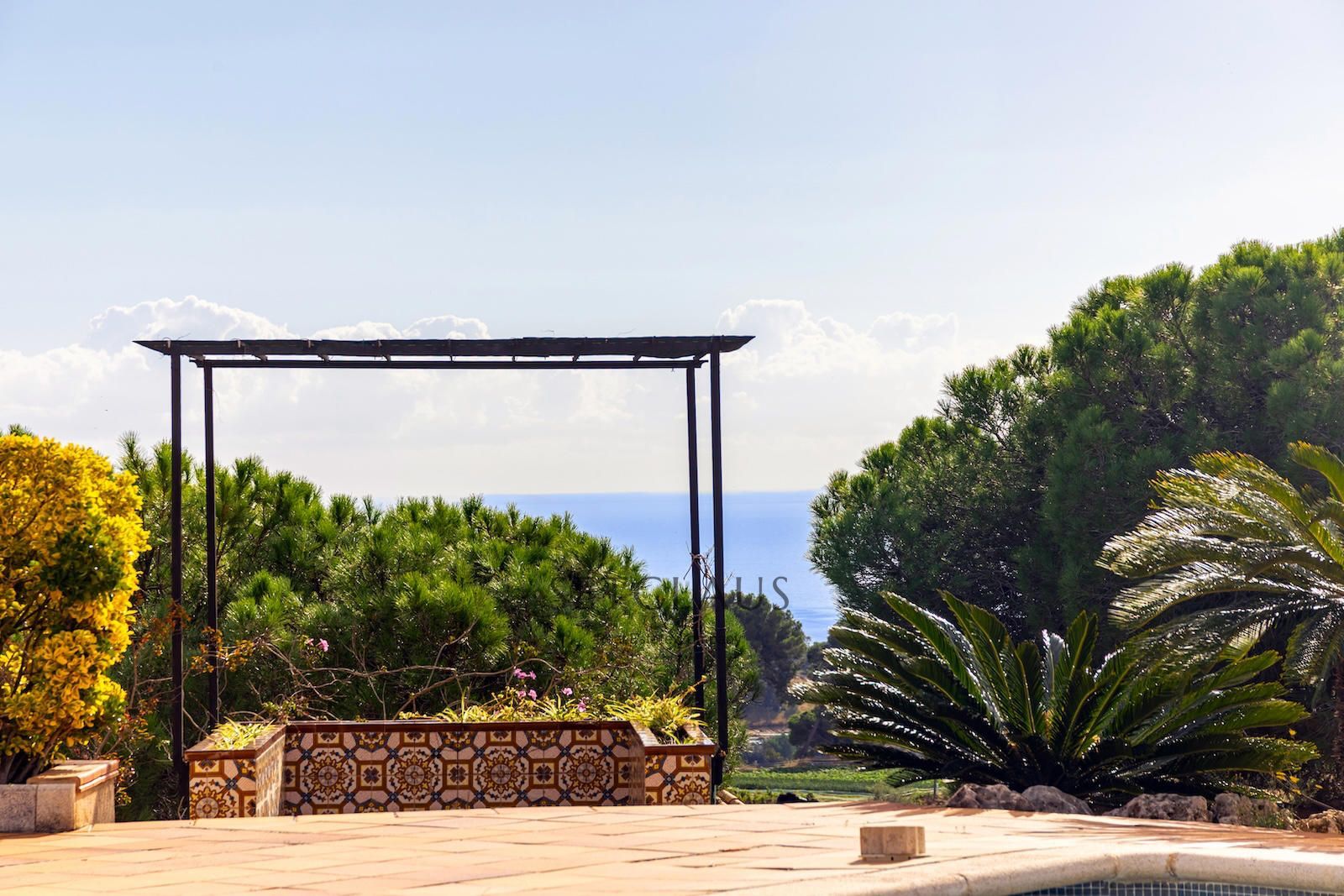Comprar Casa independent en una sola planta amb jardí, piscina i vistes al mar a Can Bruguera (Mataró) foto 2