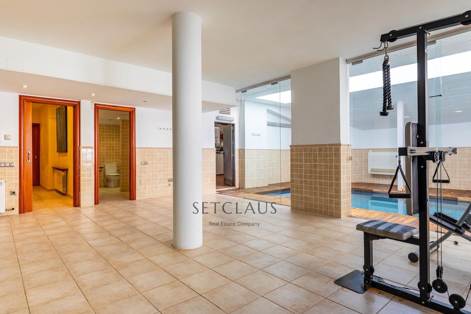 Comprar Chalet independiente con macrosuite, apartamento completo y piscina interior climatizada en Alella centre. foto 68