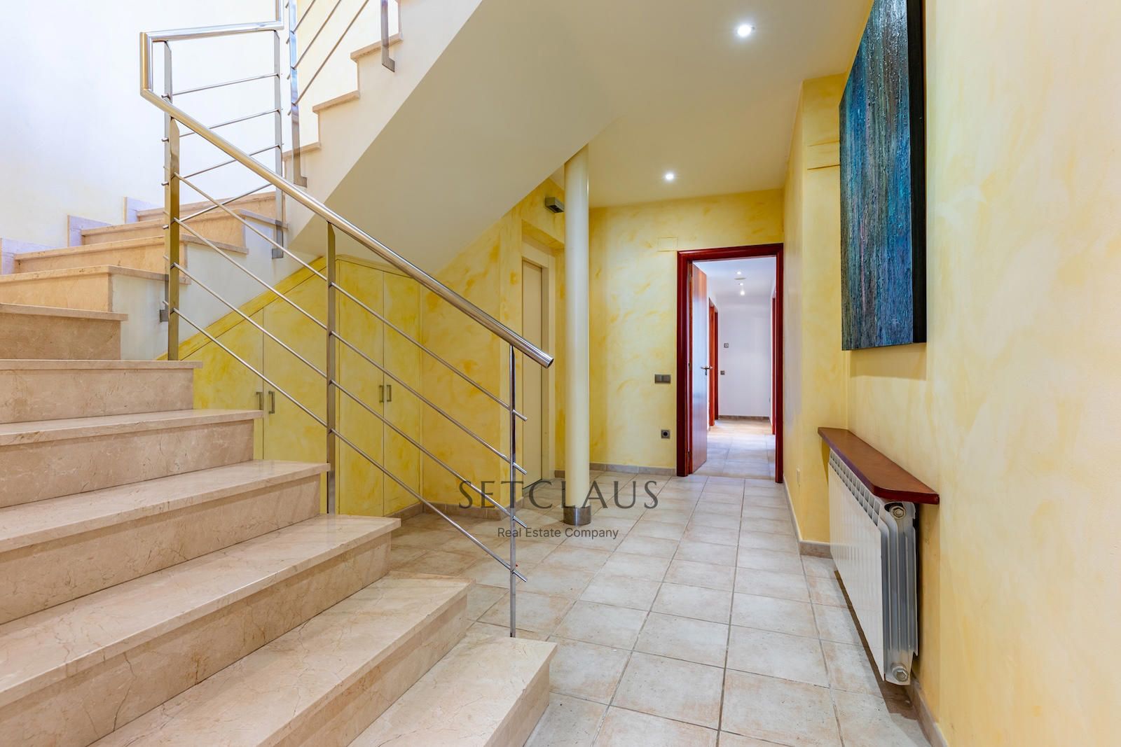 Comprar Chalet independiente con macrosuite, apartamento completo y piscina interior climatizada en Alella centre. foto 49