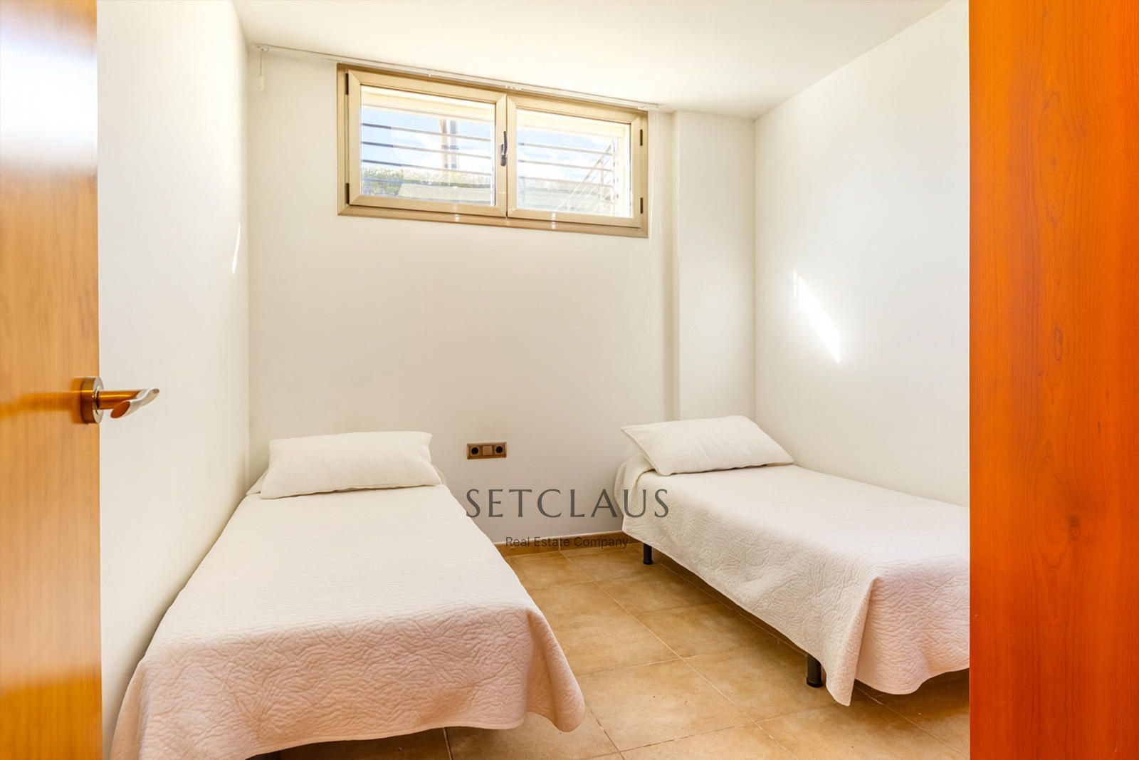 Comprar Chalet independiente con macrosuite, apartamento completo y piscina interior climatizada en Alella centre. foto 73