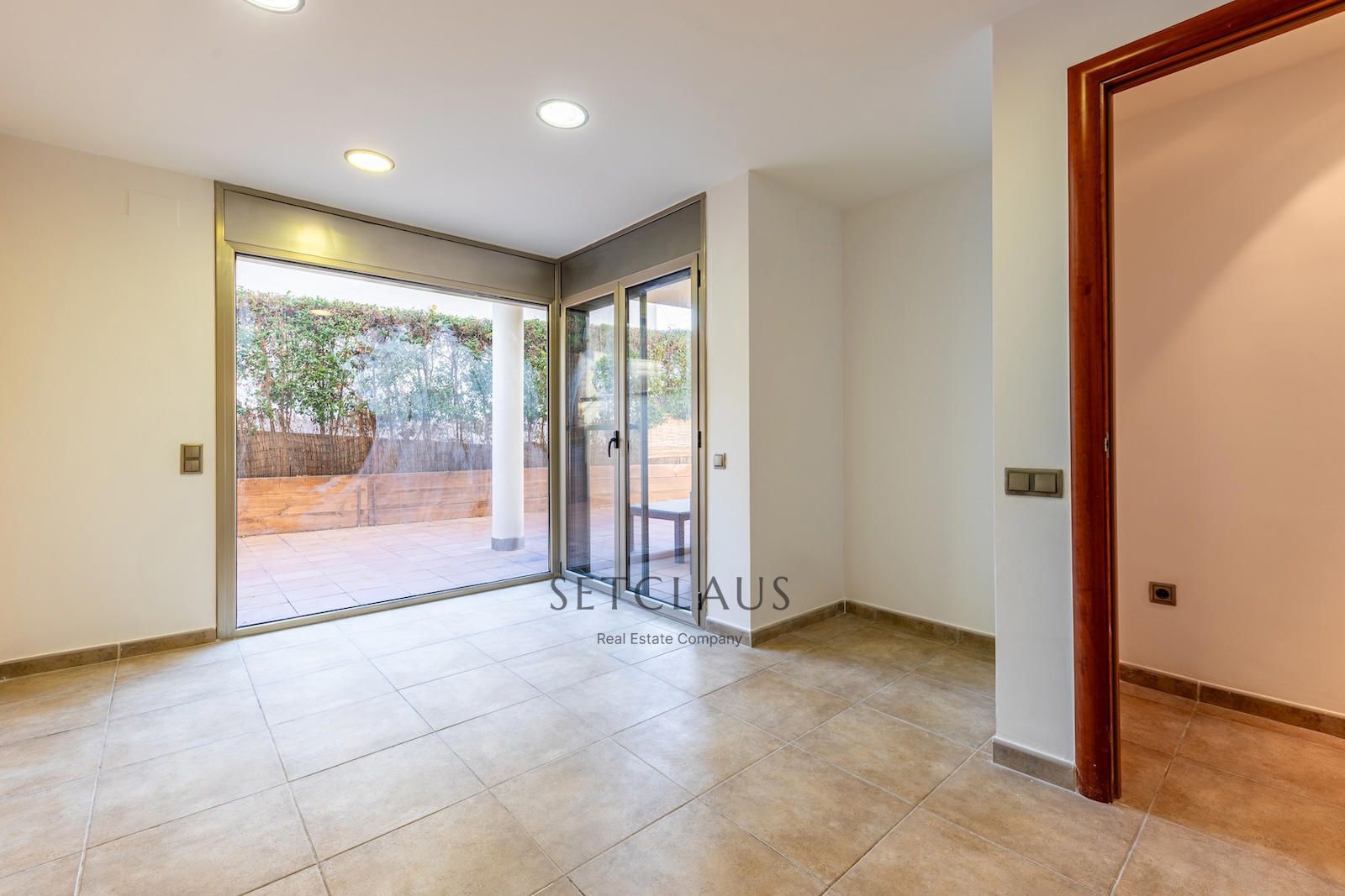 Comprar Chalet independiente con macrosuite, apartamento completo y piscina interior climatizada en Alella centre. foto 54