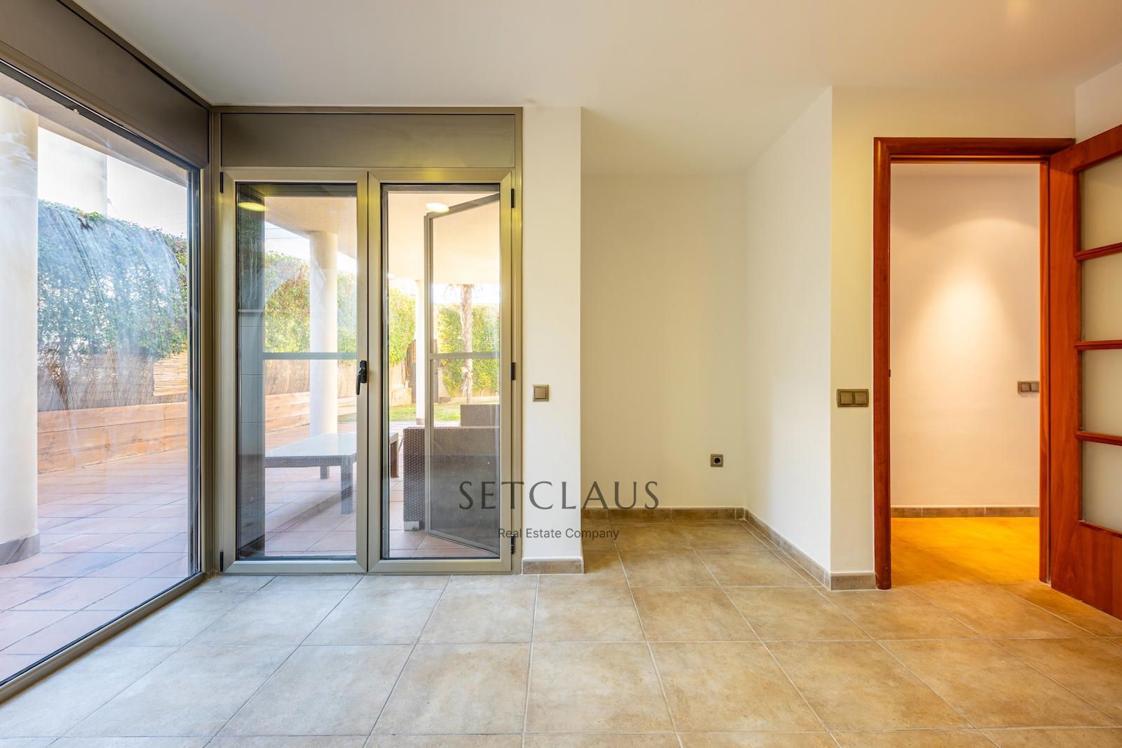 Comprar Chalet independiente con macrosuite, apartamento completo y piscina interior climatizada en Alella centre. foto 55