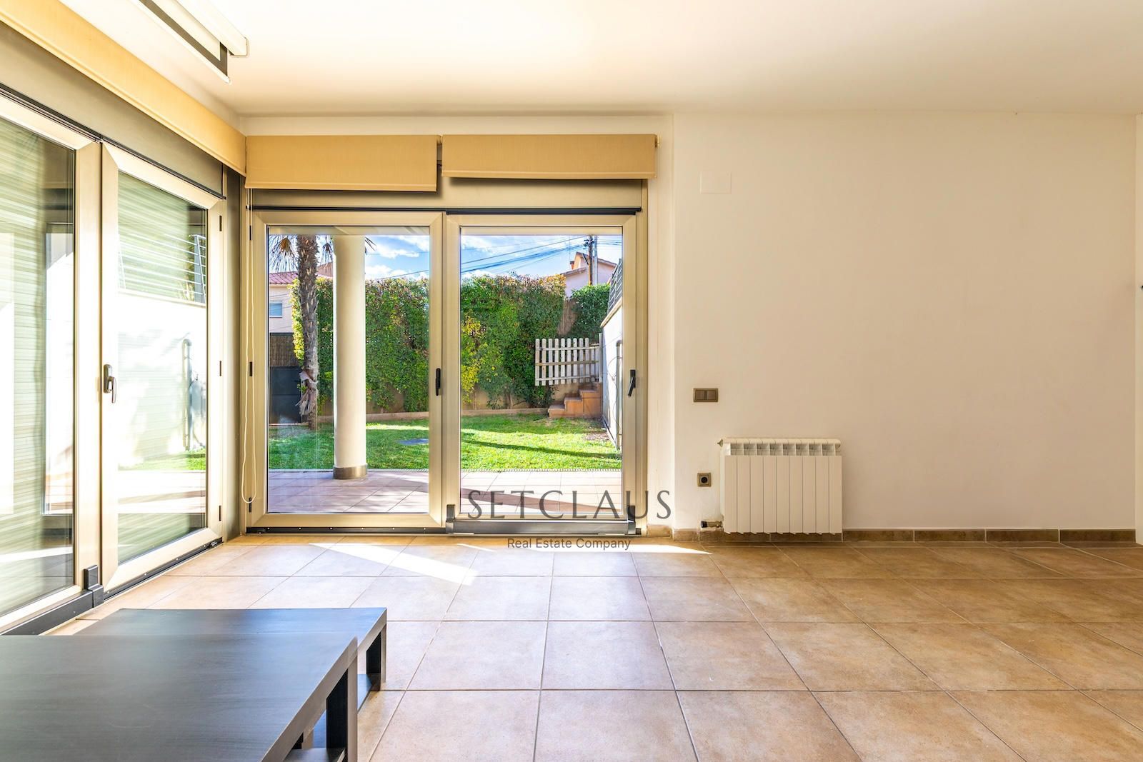 Comprar Chalet independiente con macrosuite, apartamento completo y piscina interior climatizada en Alella centre. foto 56